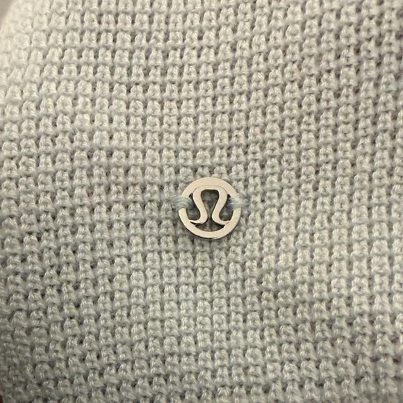 Lululemon Light Blue Women's Knit Poncho Sweater in excellent condition - Picture 4 of 4